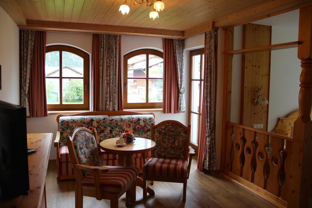 Hotel Winklerhof Holzgau Oda fotoğraf