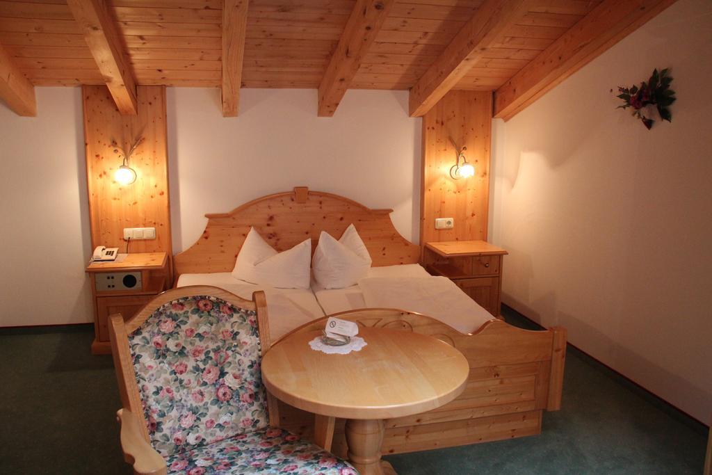 Hotel Winklerhof Holzgau Oda fotoğraf