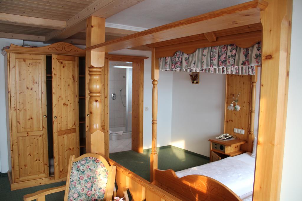 Hotel Winklerhof Holzgau Oda fotoğraf