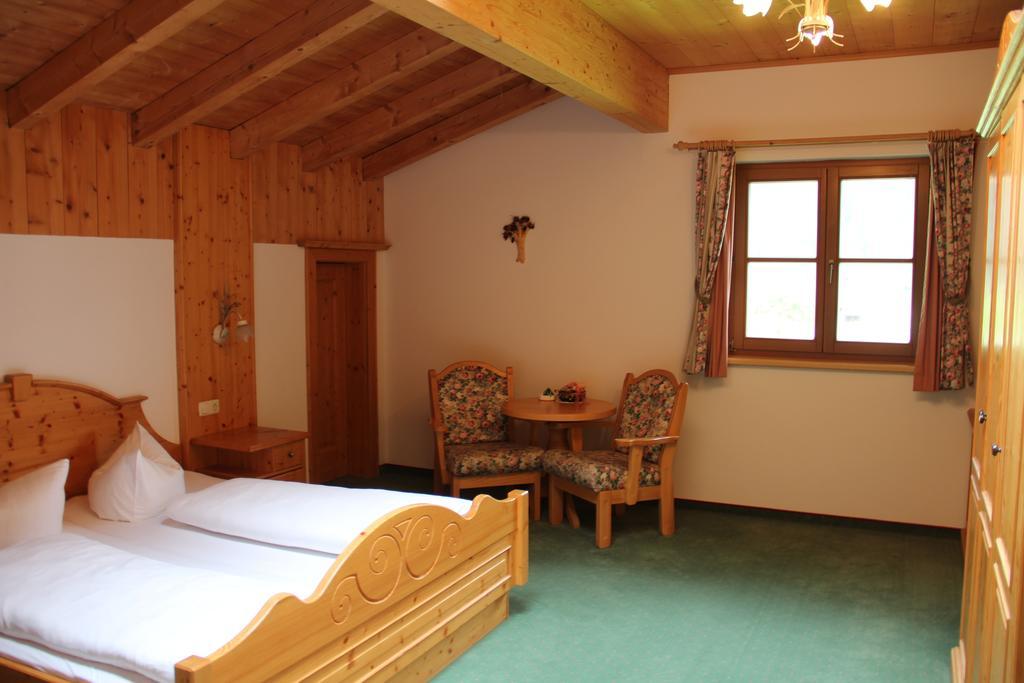 Hotel Winklerhof Holzgau Oda fotoğraf