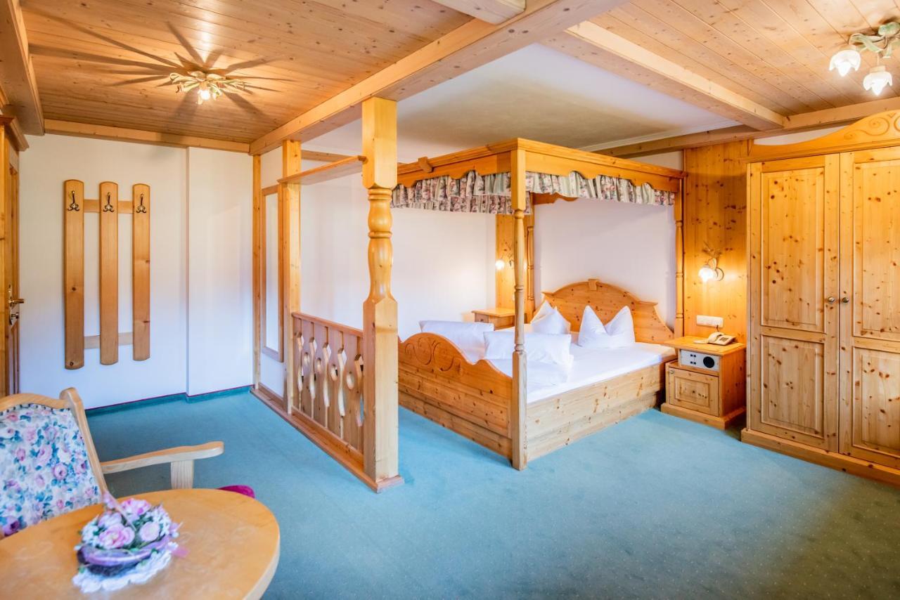 Hotel Winklerhof Holzgau Dış mekan fotoğraf